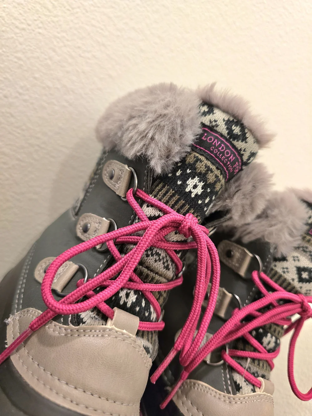 London Fog Girls Gray Pink Waterproof Snow Boots Faux Fur NWOT Youth Size 2